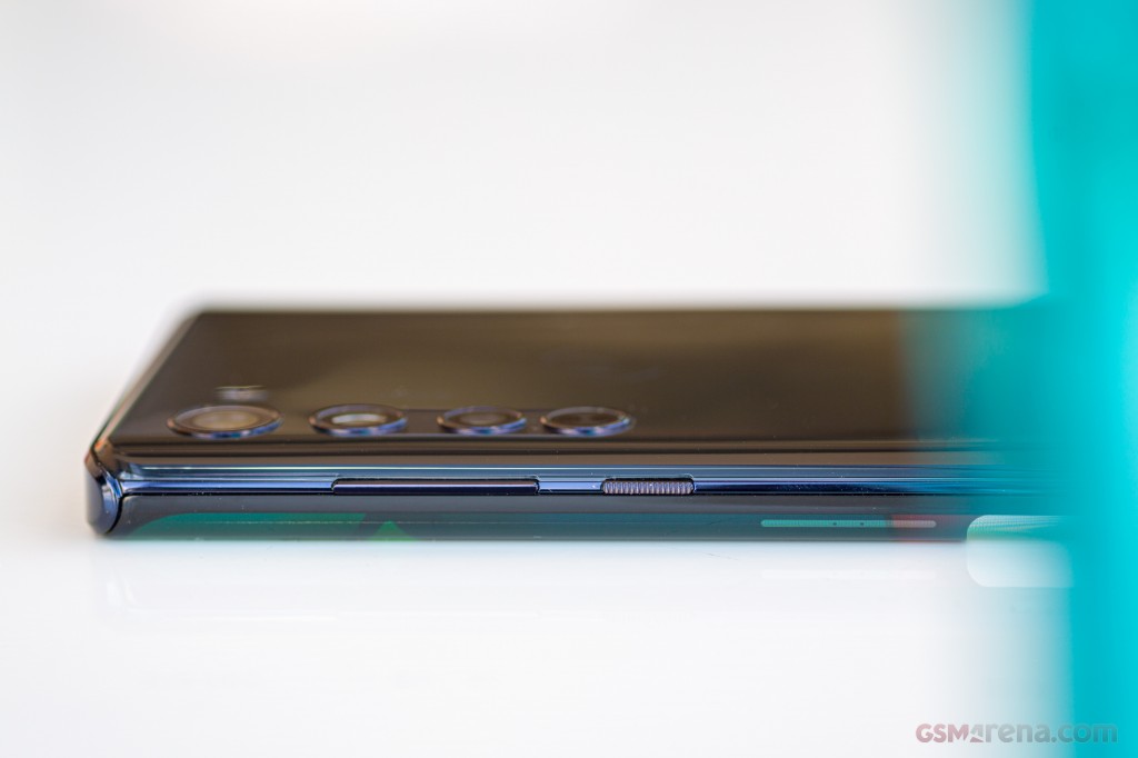 Motorola Edge hands-on photo 9