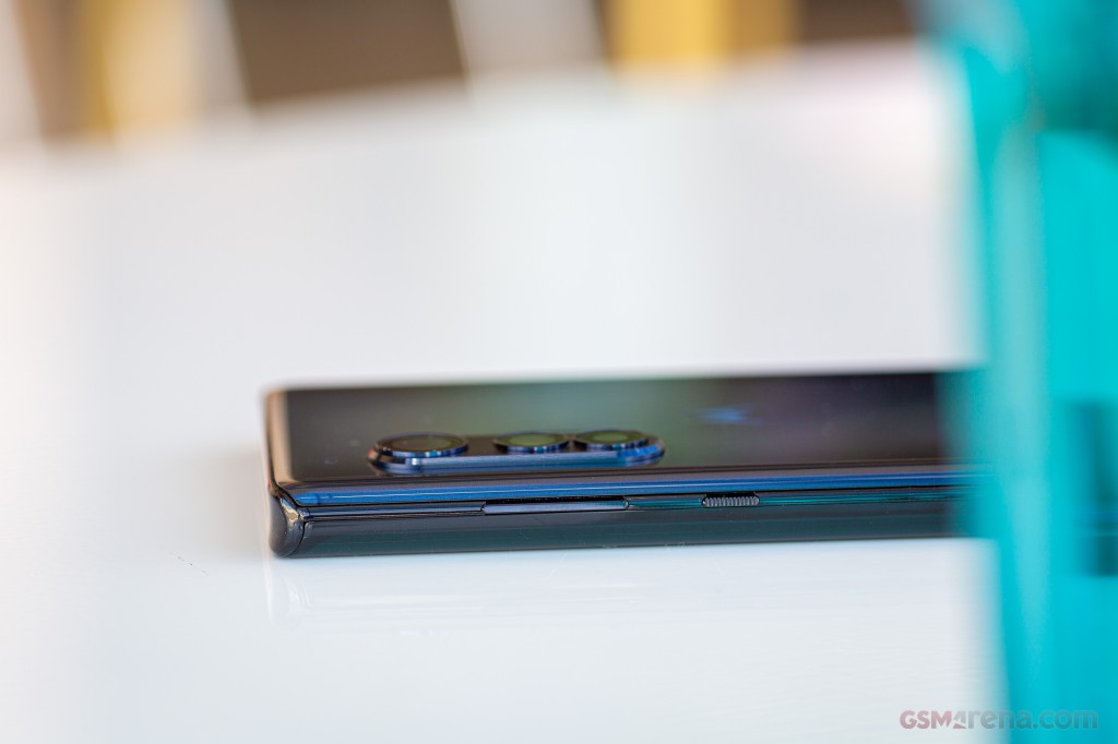 Motorola Edge+ (2020) hands-on photo 12