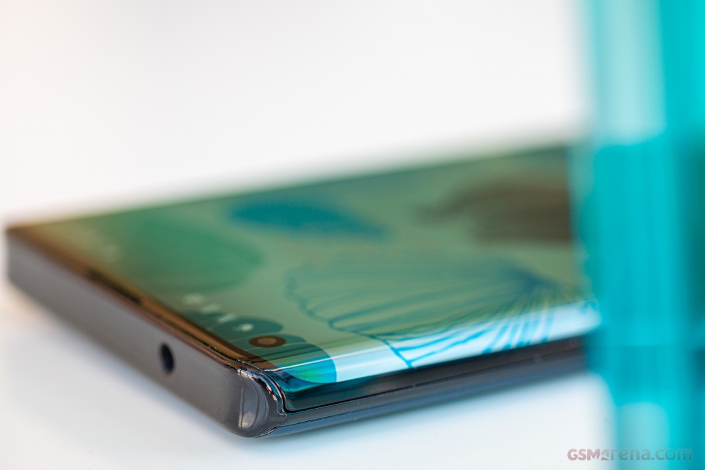 Motorola Edge+ (2020) hands-on photo 13