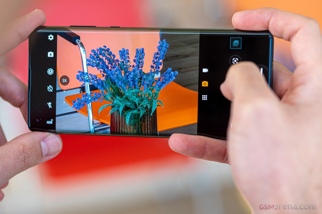 Motorola Edge+ (2020) hands-on photo 21