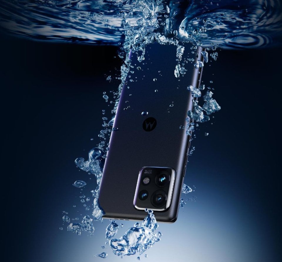 Motorola Edge+ (2023) view 19