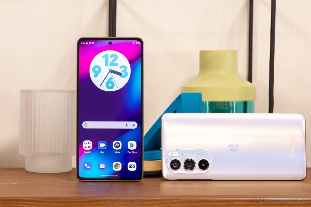 Motorola Edge 30 Pro hands-on photo 3