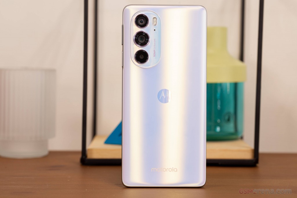 Motorola Edge 30 Pro hands-on photo 5
