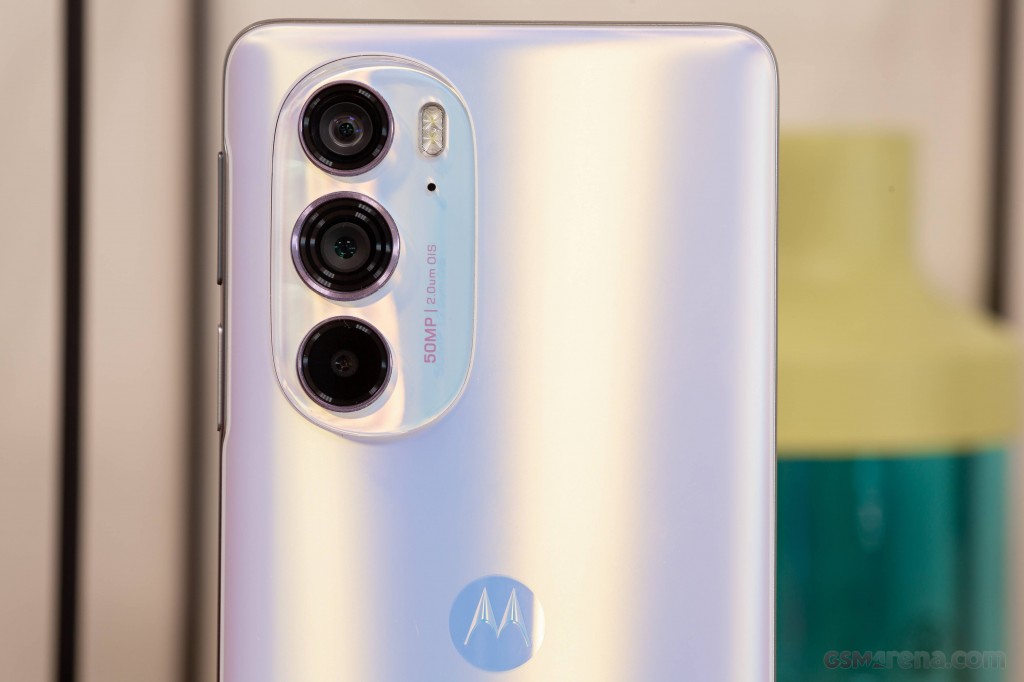 Motorola Edge 30 Pro hands-on photo 6