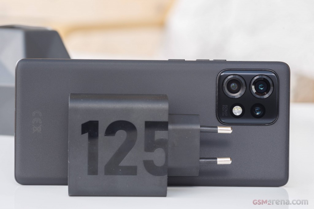 Motorola Edge 40 Pro hands-on photo 2