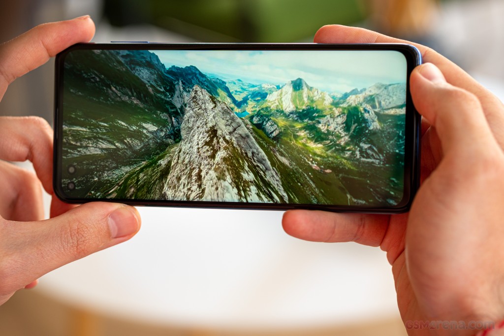 Motorola Moto G100 (2021) hands-on photo 17