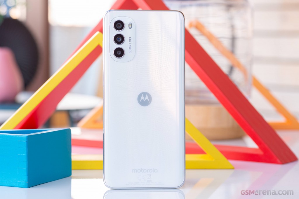Motorola Moto G82 hands-on photo 2