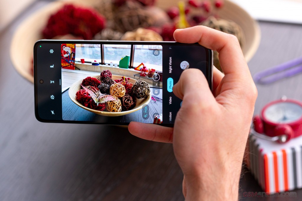 Motorola Moto G82 hands-on photo 9