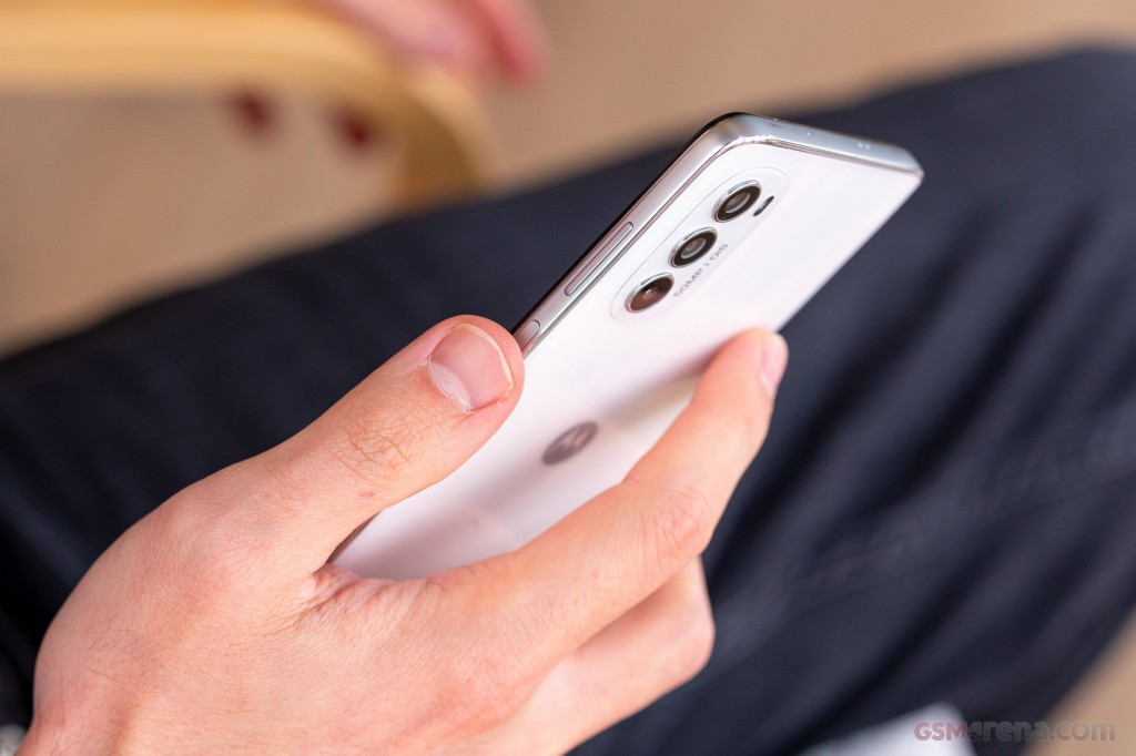 Motorola Moto G82 hands-on photo 10