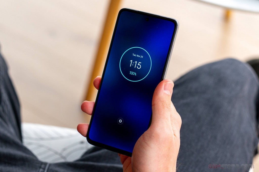 Motorola Moto G82 hands-on photo 11