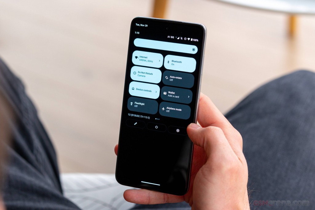 Motorola Moto G82 hands-on photo 13