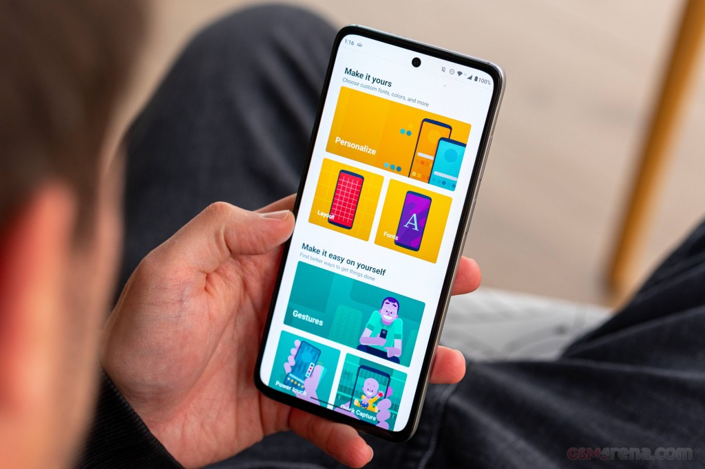 Motorola Moto G82 hands-on photo 14