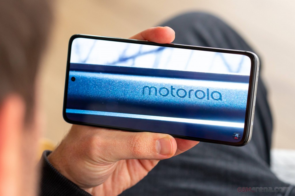 Motorola Moto G82 hands-on photo 15