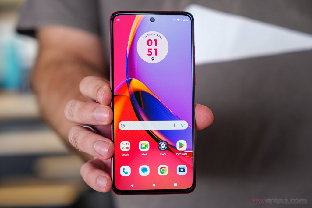 Motorola Moto G84 hands-on photo 17