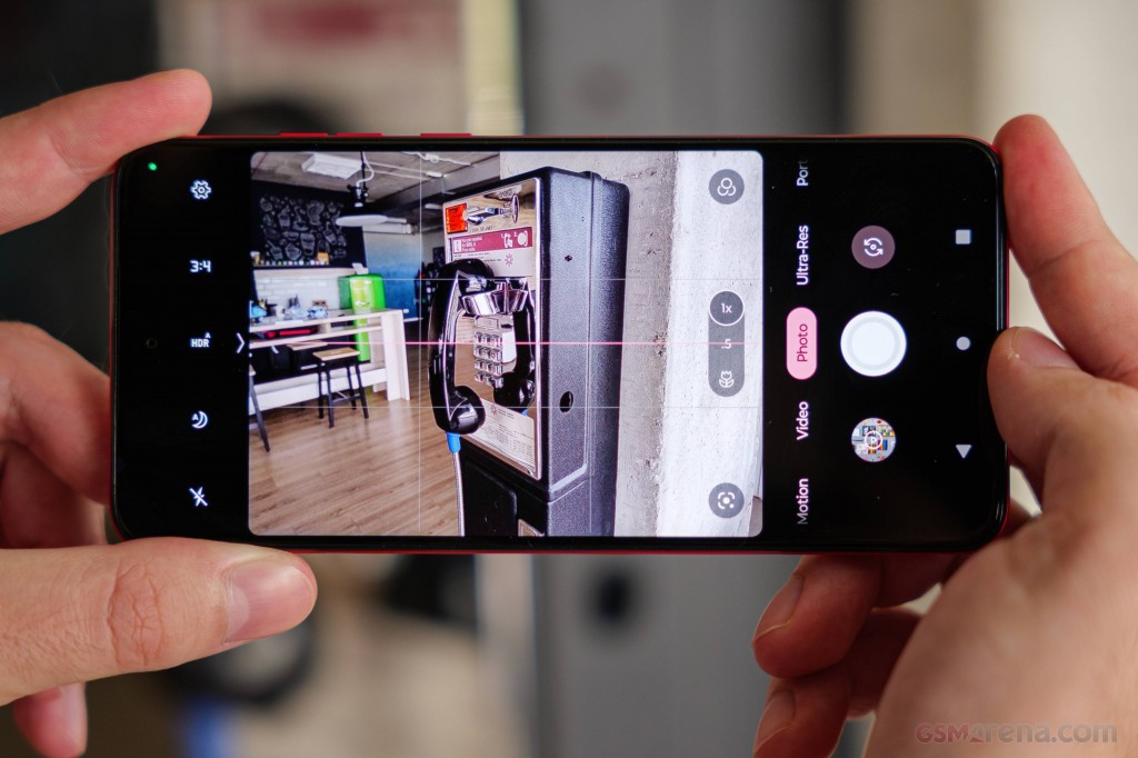 Motorola Moto G84 hands-on photo 18
