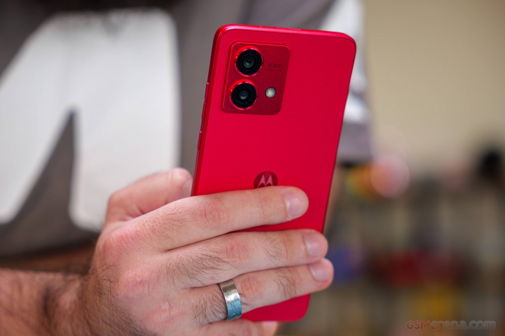 Motorola Moto G84 hands-on photo 19
