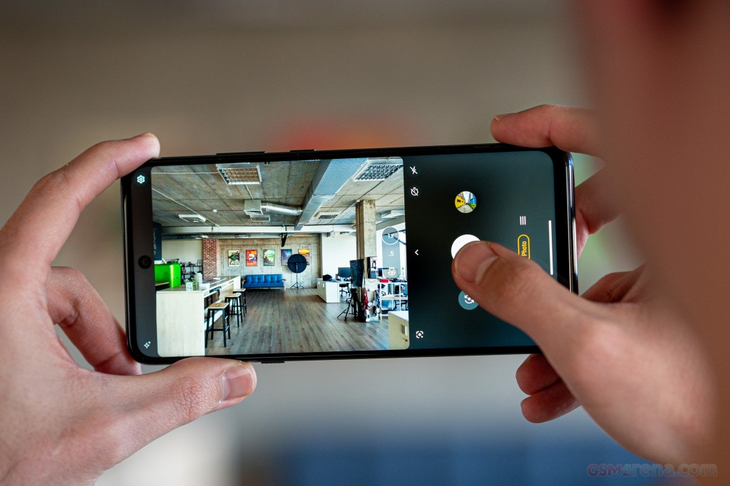 Motorola Moto G 5G hands-on photo 17