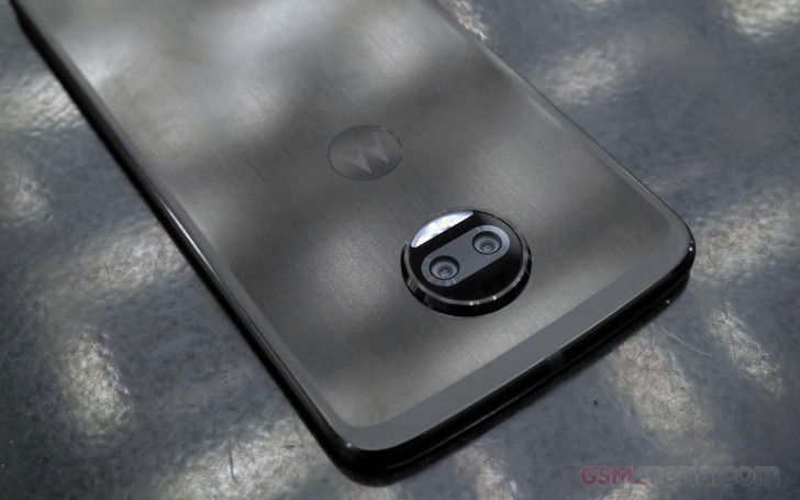 Motorola Moto Z2 Force hands-on photo 3