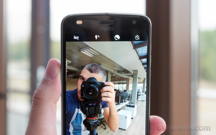Motorola Moto Z2 Play hands-on photo 3