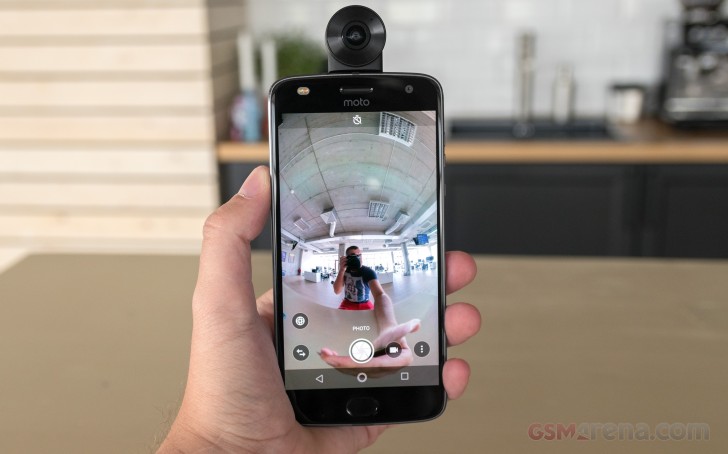Motorola Moto Z2 Play hands-on photo 5