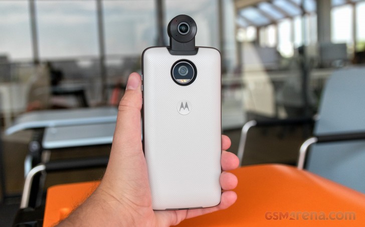 Motorola Moto Z2 Play hands-on photo 6