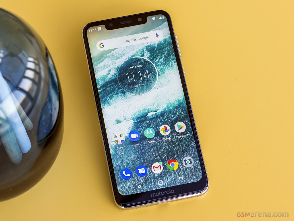 Motorola One (P30 Play) hands-on photo 2