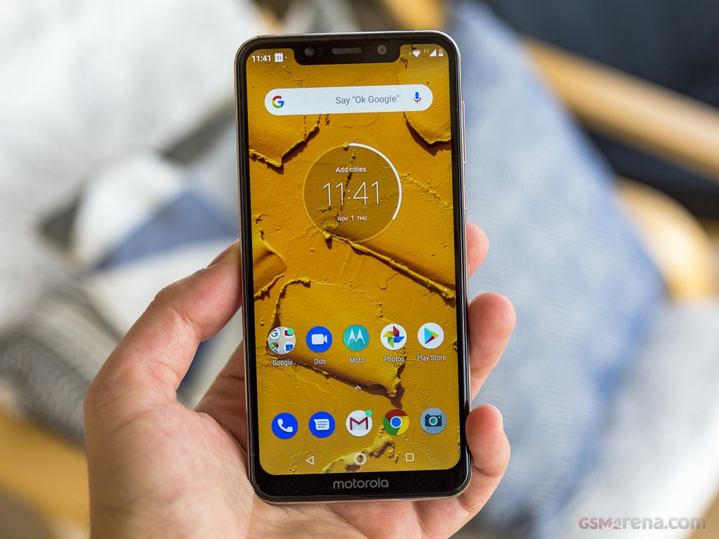 Motorola One (P30 Play) hands-on photo 5