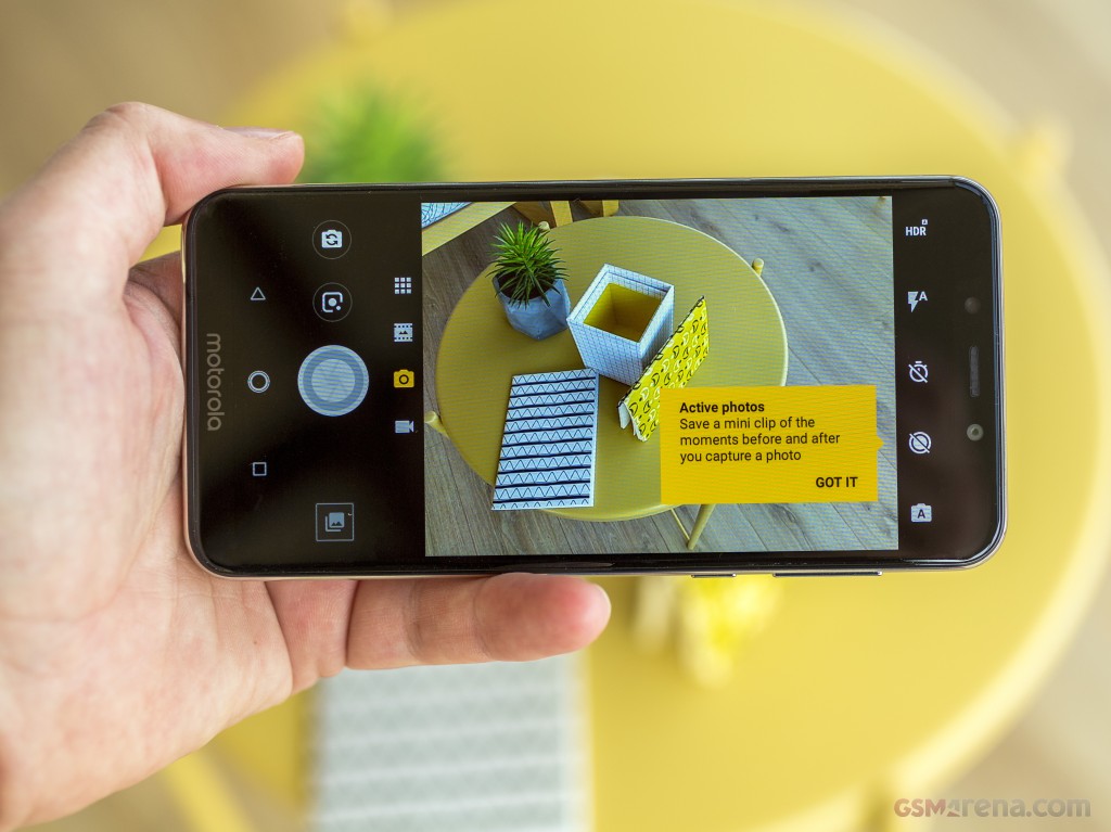 Motorola One (P30 Play) hands-on photo 6
