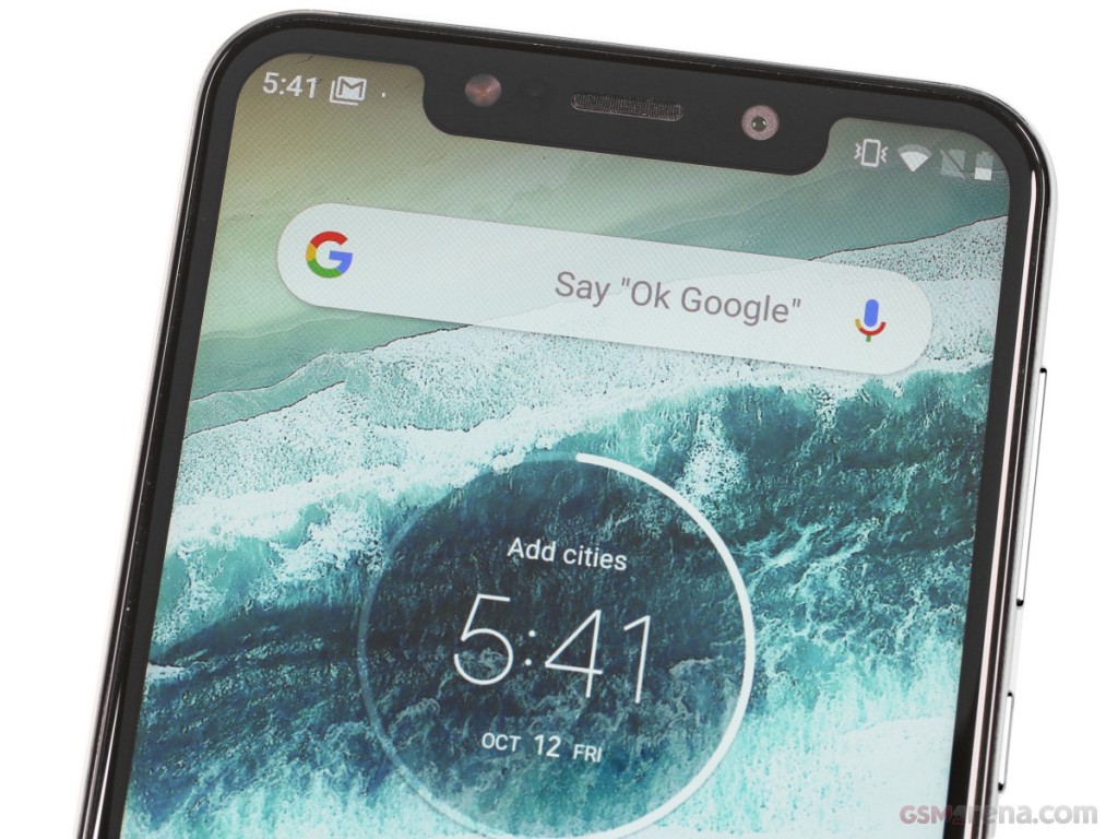 Motorola One (P30 Play) hands-on photo 8