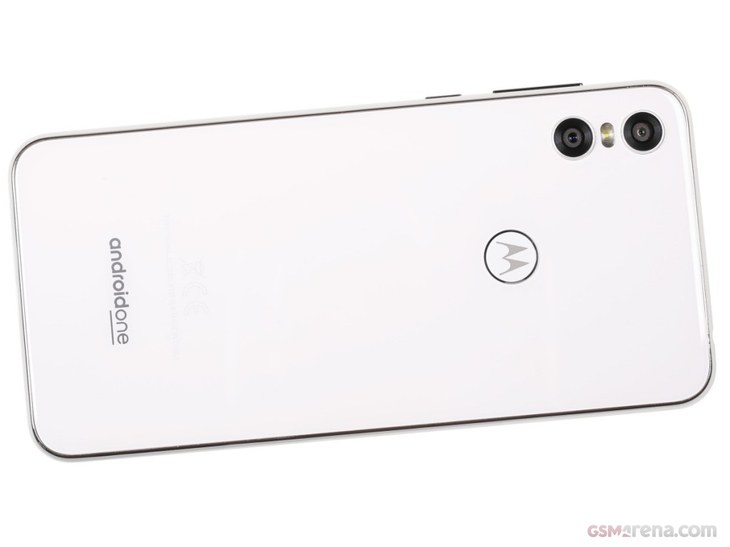 Motorola One (P30 Play) hands-on photo 12