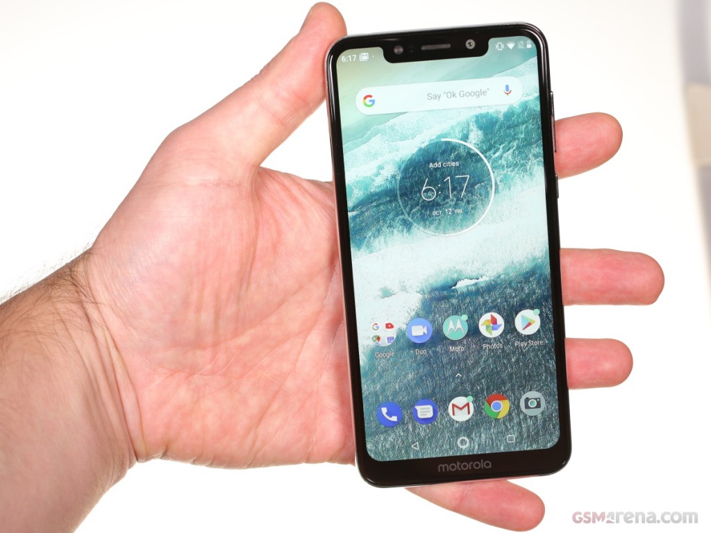 Motorola One (P30 Play) hands-on photo 14