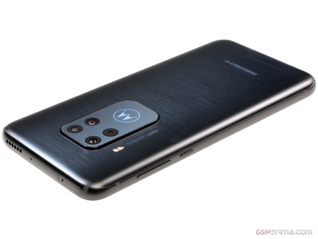 Motorola One Zoom hands-on photo 3