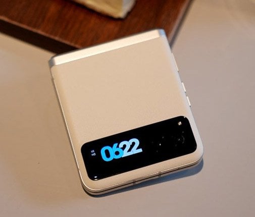 Motorola Razr 40 view 22