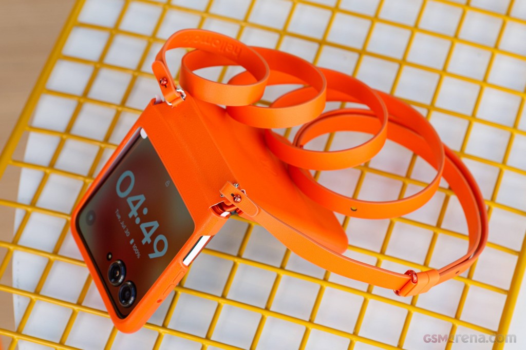 Motorola Razr 50 hands-on photo 2