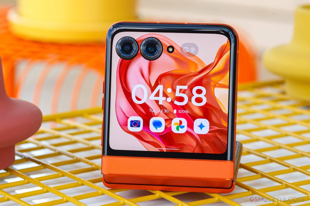 Motorola Razr 50 hands-on photo 5