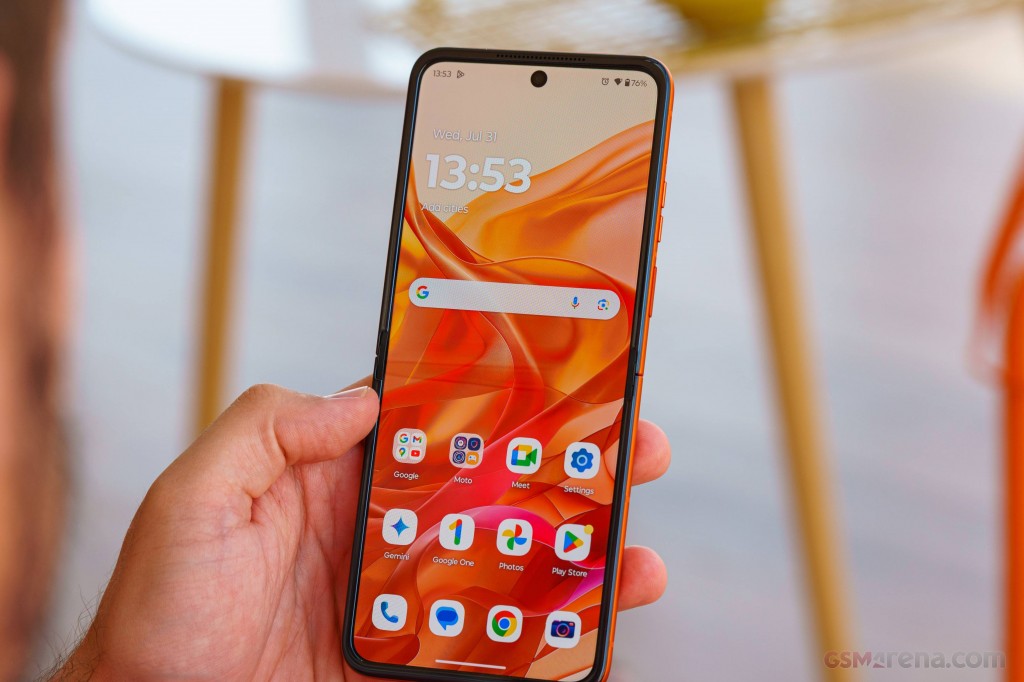 Motorola Razr 50 hands-on photo 24