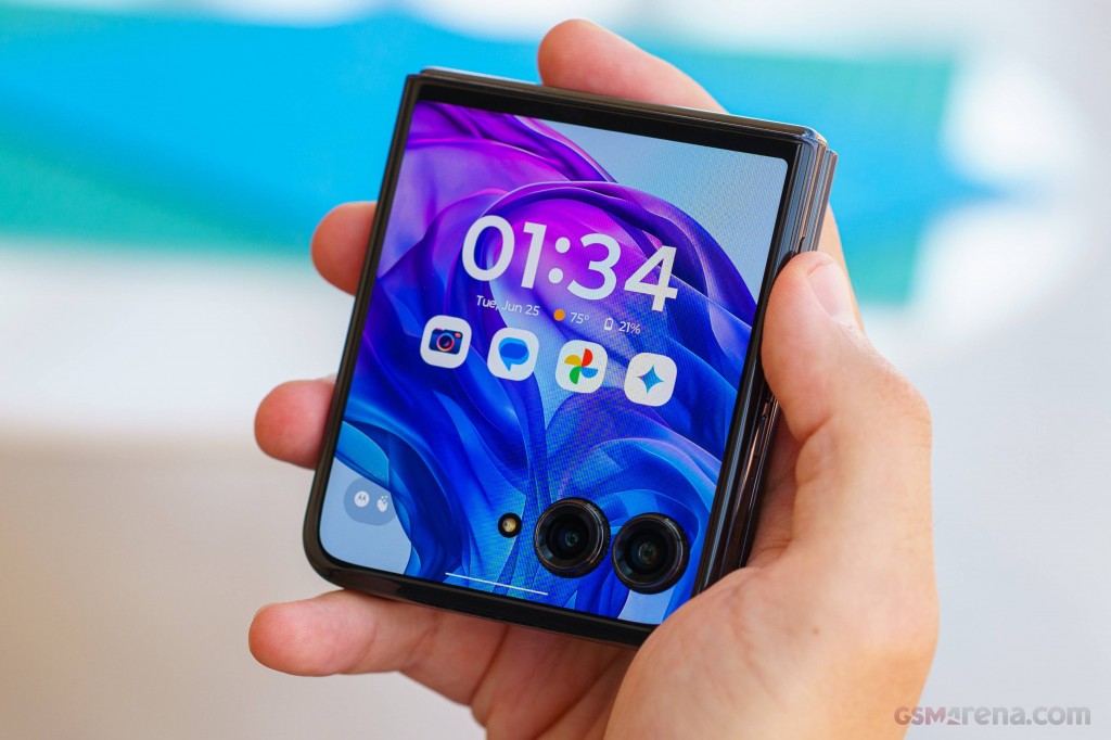 Motorola Razr 50 Ultra hands-on photo 34