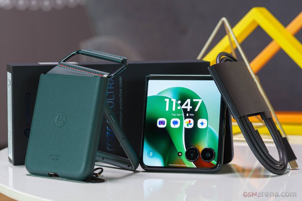 Motorola Razr 60 Ultra hands-on photo 1