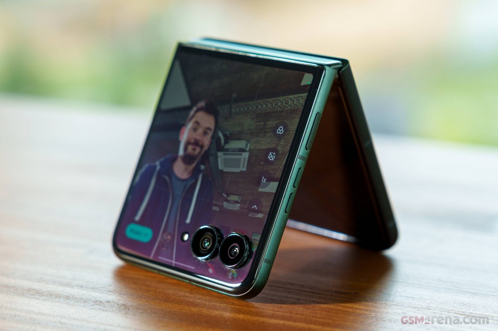 Motorola Razr 60 Ultra hands-on photo 33