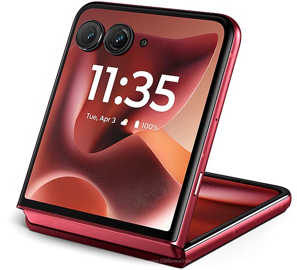 Motorola Razr Ultra 2025 view 3