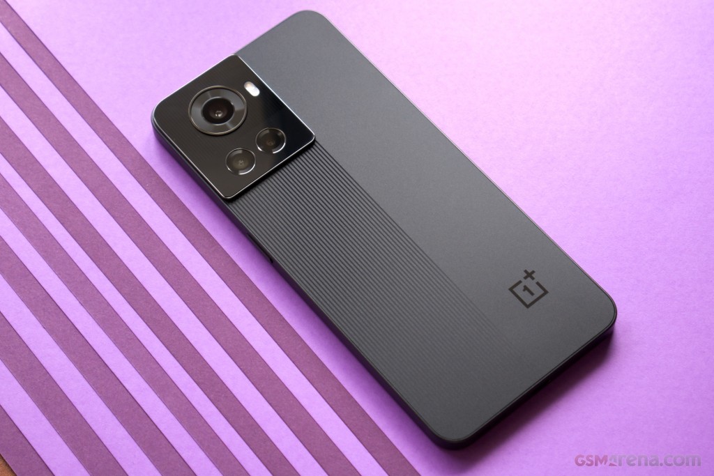 OnePlus 10R 150W hands-on photo 1