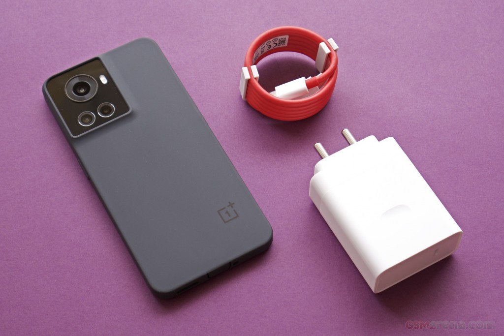 OnePlus 10R 150W hands-on photo 2