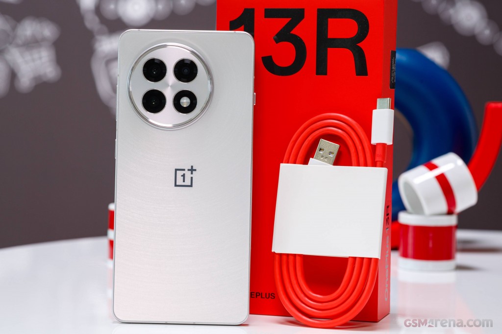 OnePlus 13R hands-on photo 2