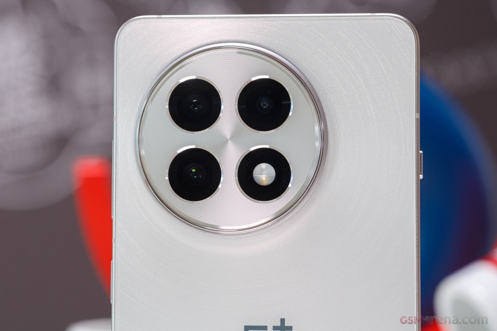 OnePlus 13R hands-on photo 7