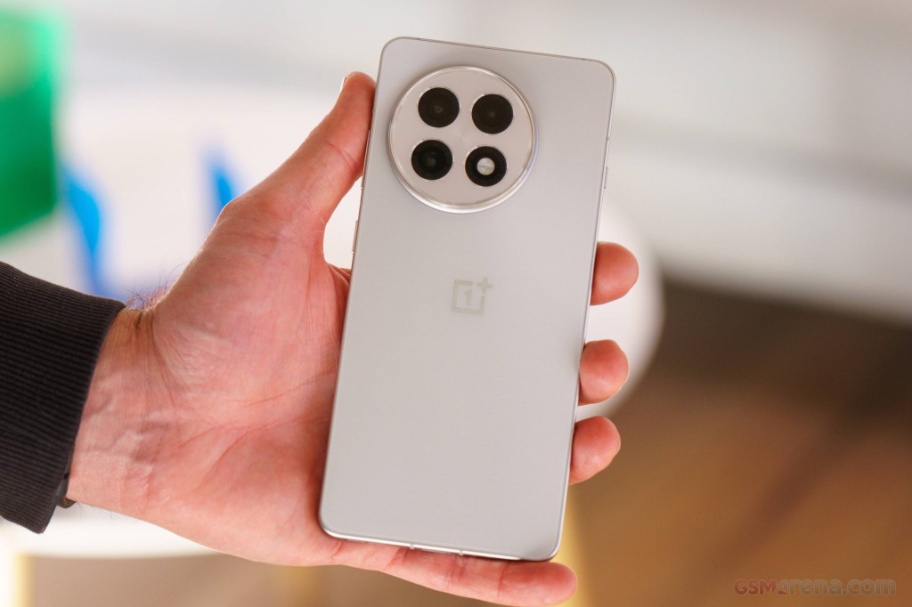 OnePlus 13R hands-on photo 9