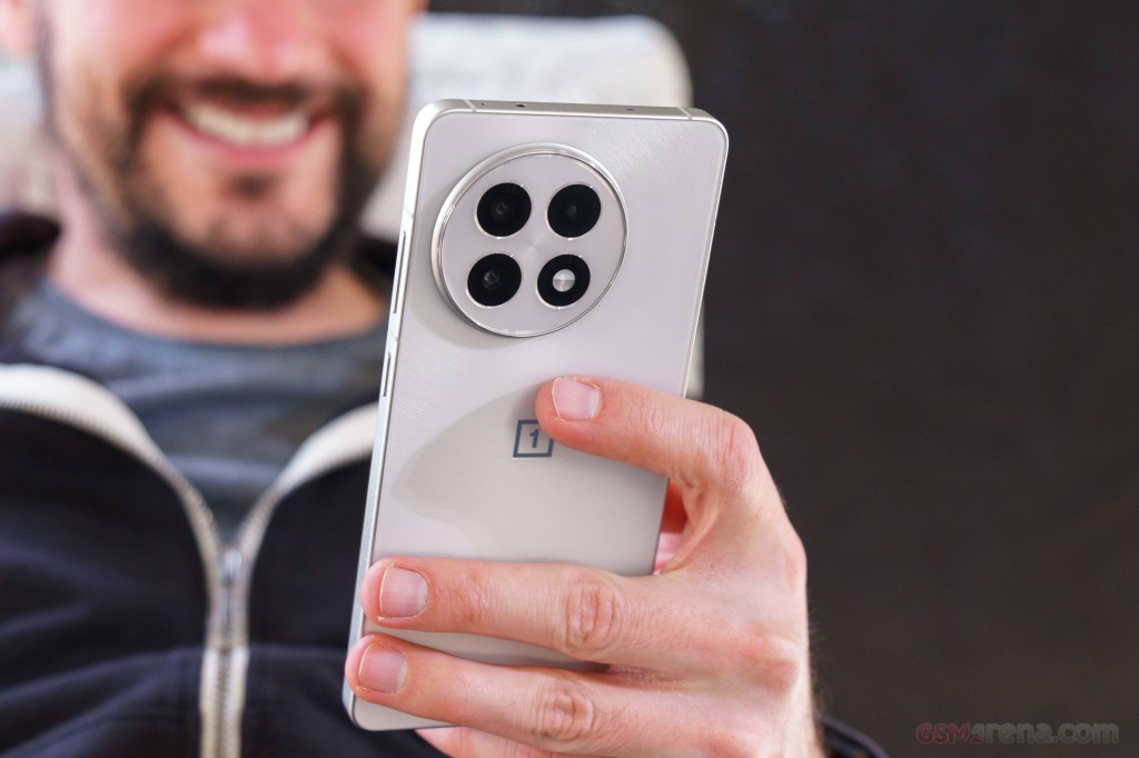 OnePlus 13R hands-on photo 16