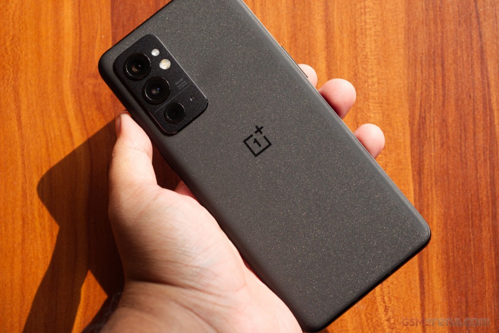 OnePlus 9RT 5G hands-on photo 13