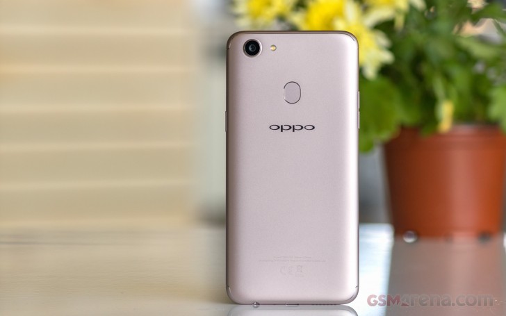 Oppo F5 hands-on photo 2
