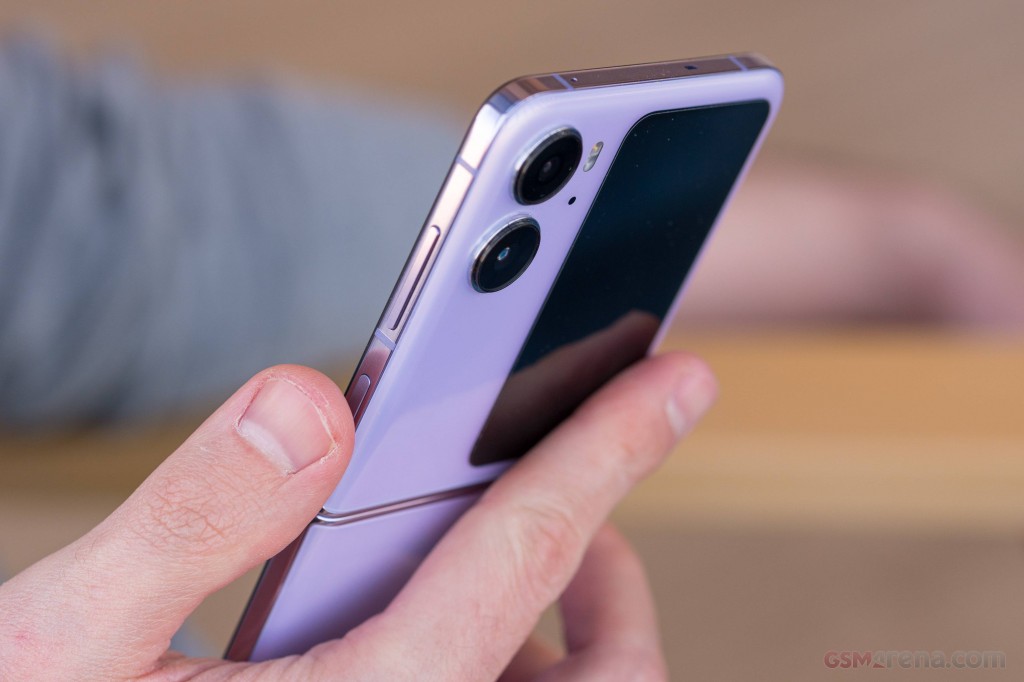 Oppo Find N2 Flip hands-on photo 36