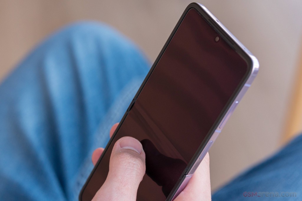 Oppo Find N2 Flip hands-on photo 48